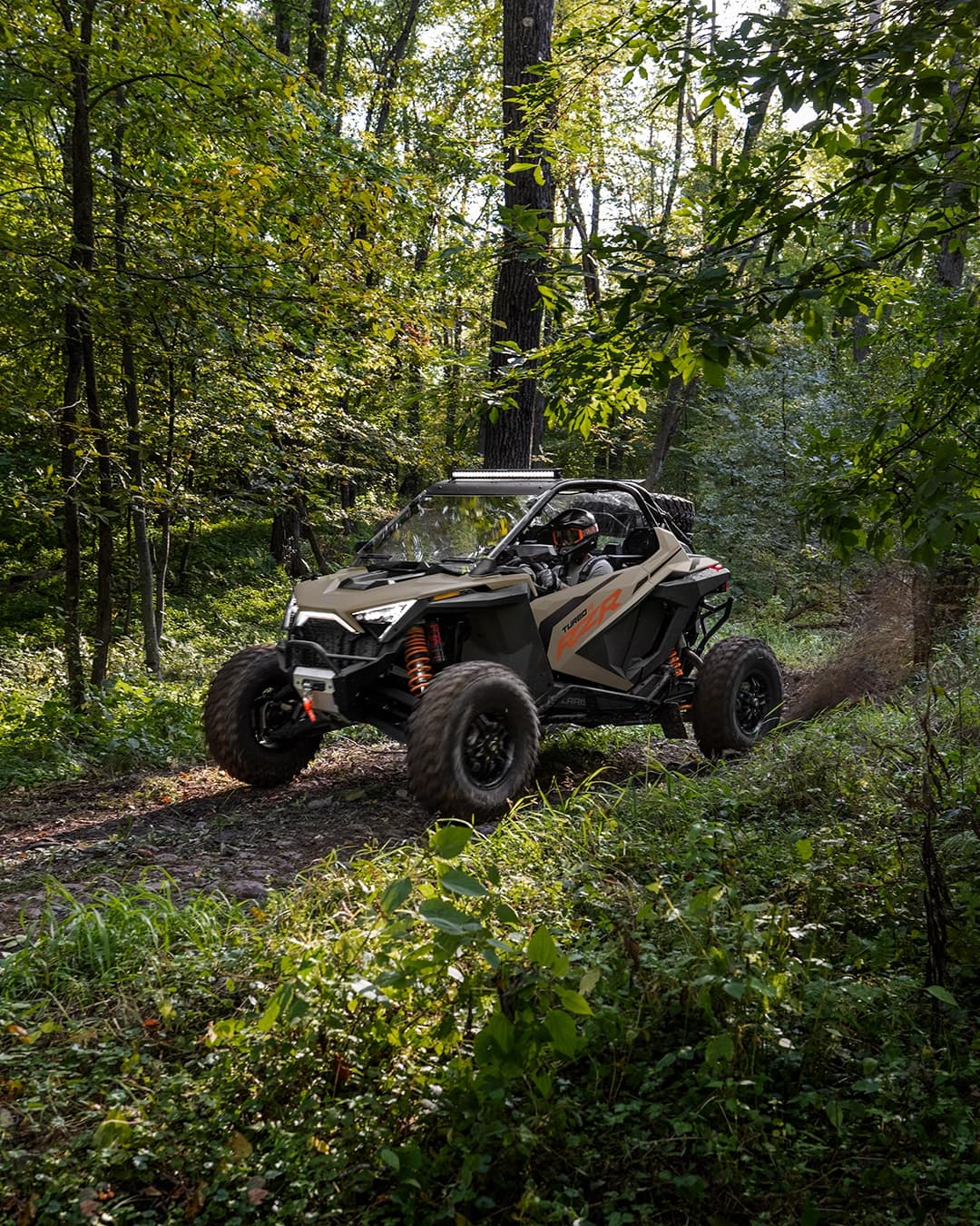 Can-Am Maverick vs Polaris RZR : quel buggy sport choisir pour un usage intensif ?