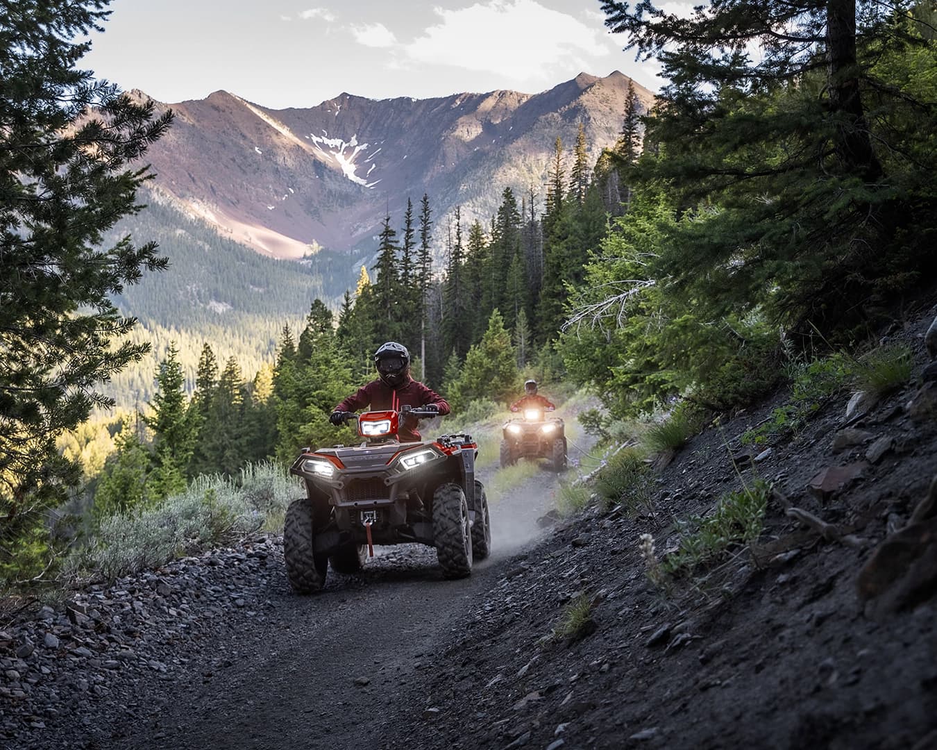 Comparatif Polaris Sportsman XP vs Kymco MXU 700i : Quel quad sportif-utilitaire choisir ?