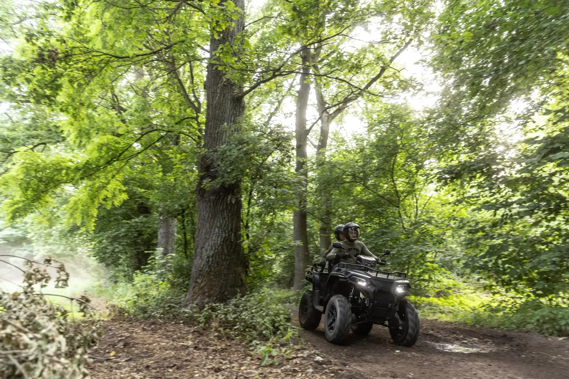 Polaris Sportsman en forêt